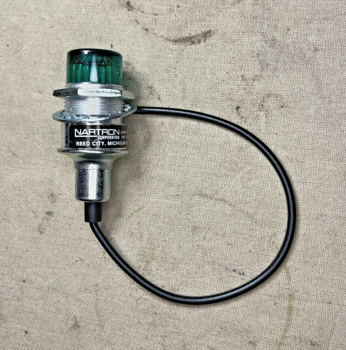 HEMTT NARTRON 1053628 INDICATOR LIGHT 1053651 441S-OKT-861-24 6210-01-053-1290