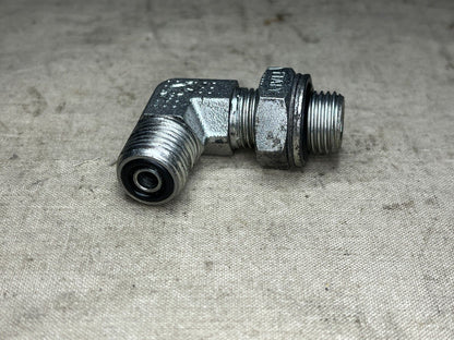 PIPE ELBOW 9/16''-18 X 1/4, 3/8 MALE 520''-19 CC-0009697 4730-01-617-2972 NOS