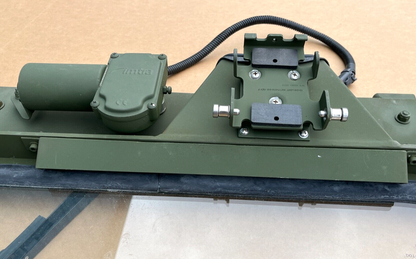 M1161 GROWLER ITV-LSV FRONT WINDSHIELD HALF WITH MOTOR 43016400 2510-01-605-2532