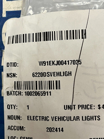 GENUINE VOLVO OEM HEAVY DUTY VEHICULAR TAIL LIGHT LH VERTICAL 12727445