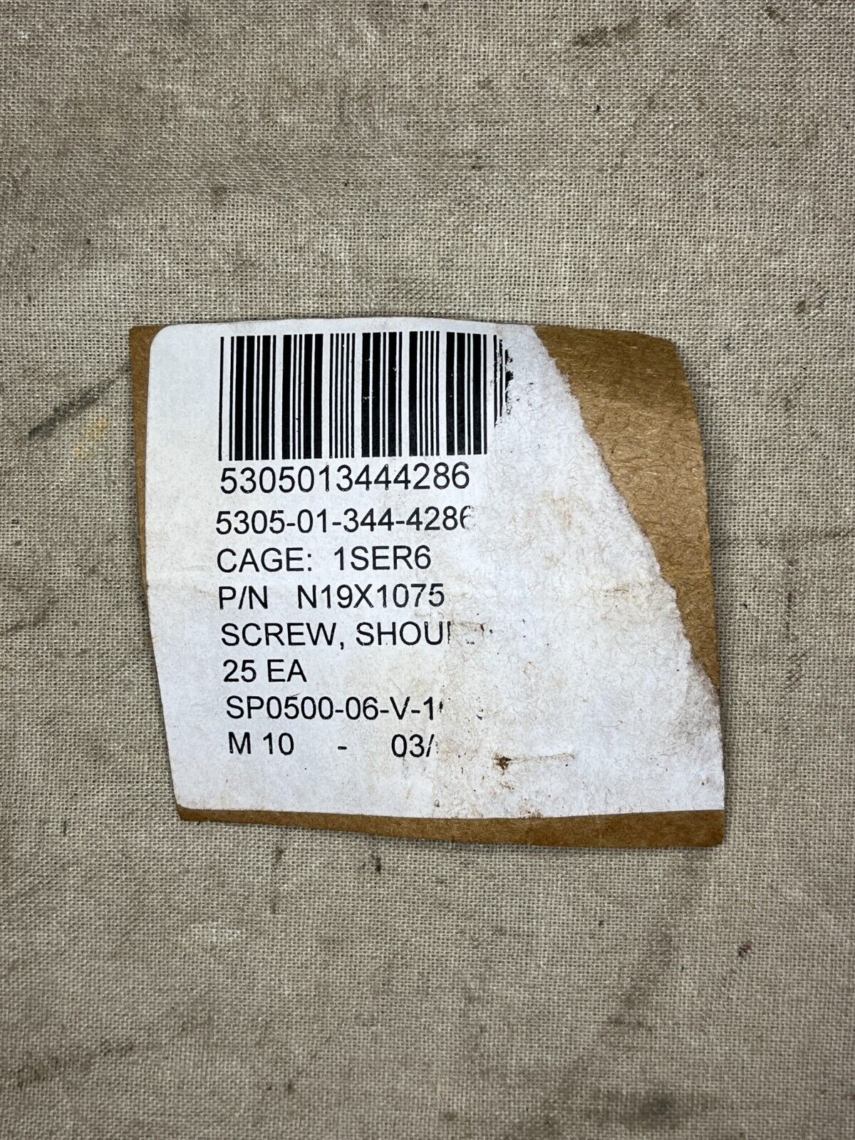 MRAP BUFFALO MK2A2, M1070 TRUCK N19X1075 SCREW SHOULDER 5305-01-344-4286 NOS