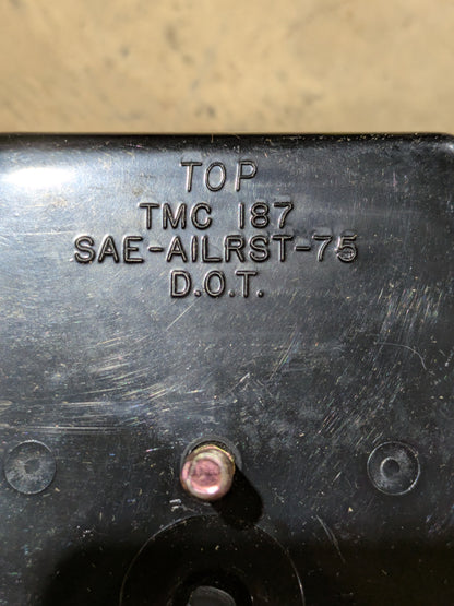 General Motors 795059 Stop Light/Taillight - NSN 6220-01-071-1495 - photo 3