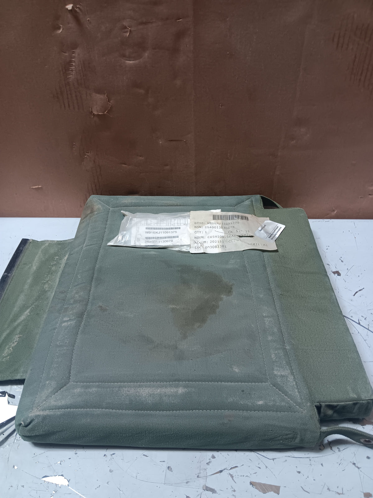 Vehicular Seat Cushion 12342047 SF-5585165-R 12338504 - NSN 2540-01-313-0678 - inventory label
