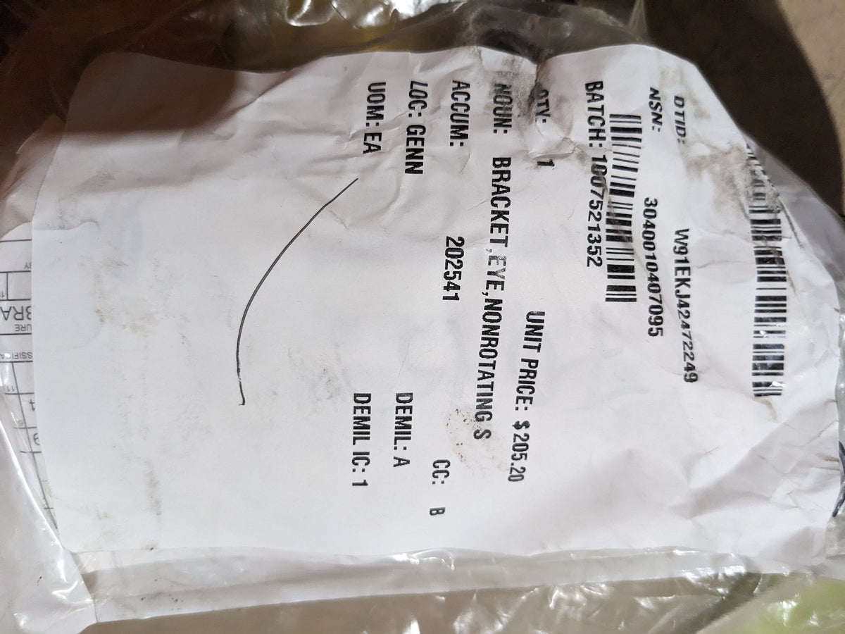 United States Army 12008406 Nonrotating Eye Bracket - NSN 3040-01-040-7095 - inventory label