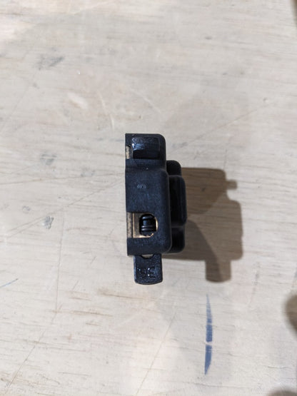 Robert Bosch (Pty) Limited 1304 485 004 Connector, Receptacle - NSN 5935-01-553-1185 - photo 3