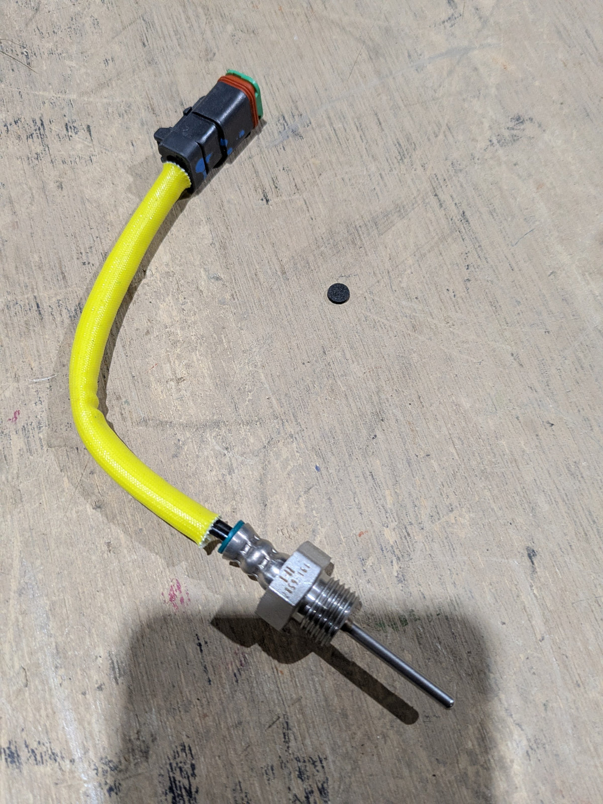 Oshkosh Defense LLC 18KP960 Engine Coolant Temperature Sensor - NSN 2990-01-576-4592 - photo 1