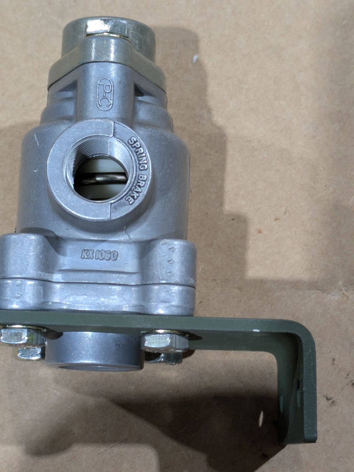Knorr Bremse (UK) Ltd KX1058/1 Valve, Differential - NSN 2530-01-318-7393 - photo 1