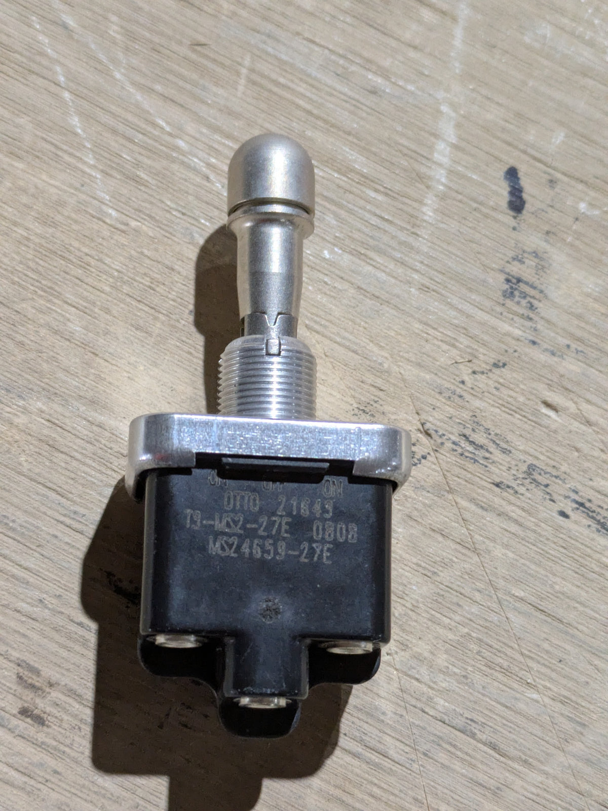 MS24659-27E Toggle Switch - NSN 5930-00-061-4926 - photo 1