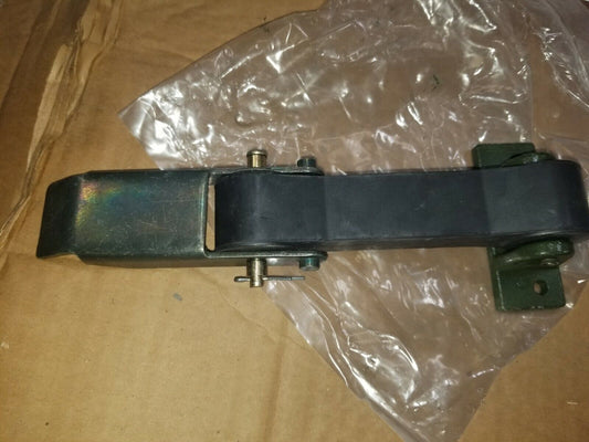 HMMWV HUMVEE M998 HOOD BUMPER LATCH  ASSEMBLY  1233889 2540-01-185-9530