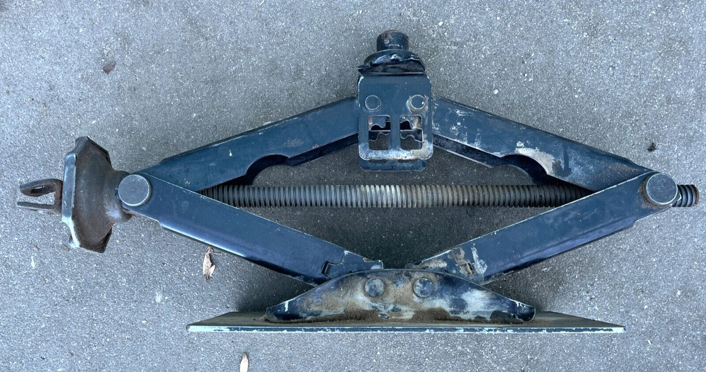 HMMWV 3.5 TON 12447042 18'' HAND COMPACT SCISSORS LIFT JACK KIT WITH TOOLS AND BAG 5939822L 5120-01-430-3123