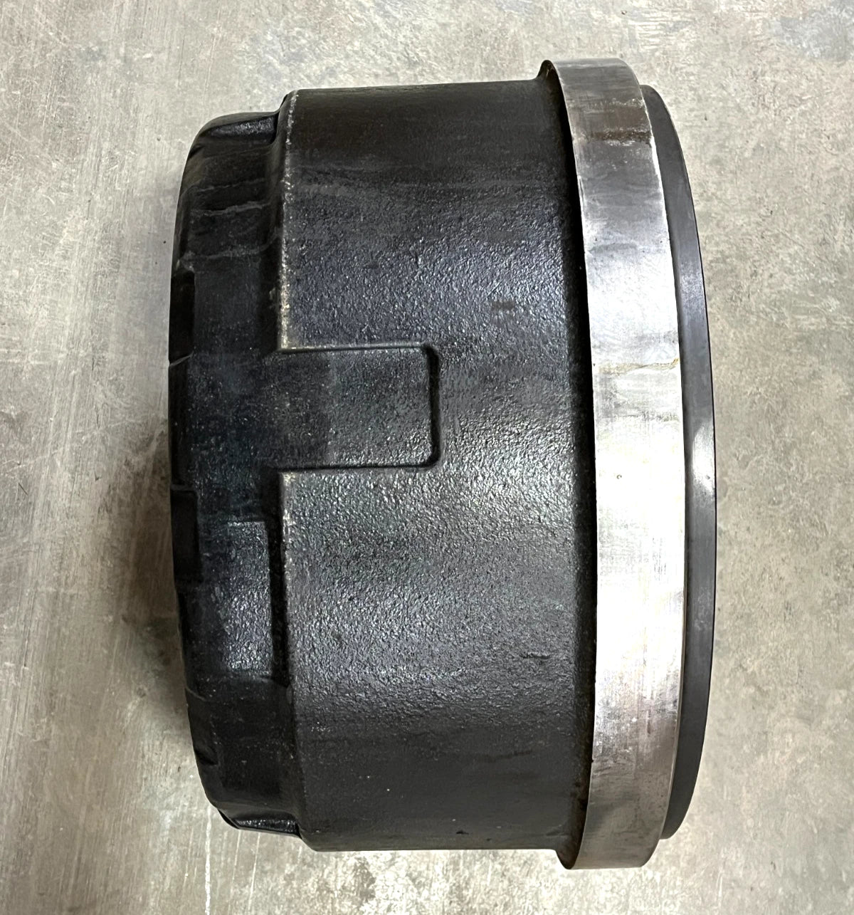 OSHKOSH COUGAR MRAP FRONT WHEEL BRAKE DRUM 3000169 69460B 10030326 2530-01-472-9623