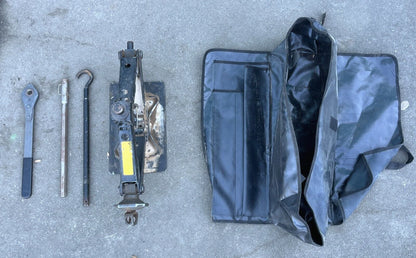 HMMWV 3.5 TON 12447042 18'' HAND COMPACT SCISSORS LIFT JACK KIT WITH TOOLS AND BAG 5939822L 5120-01-430-3123