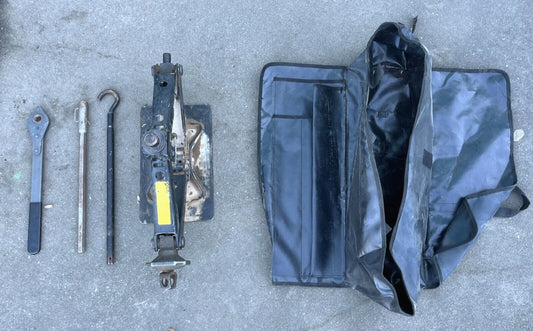 HMMWV 3.5 TON 12447042 18'' HAND COMPACT SCISSORS LIFT JACK KIT WITH TOOLS AND BAG 5939822L 5120-01-430-3123