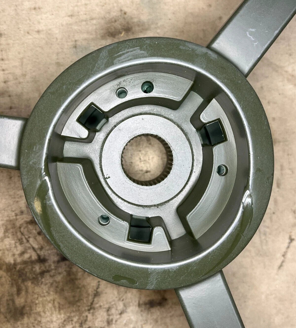 NEW  SURPLUS STEERING WHEEL 2530-01-089-9129 Military Parts 2.5 Ton M35a2 5 TON 11663384